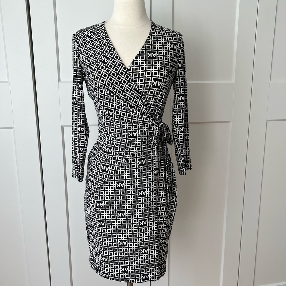 Anne Klein Faux Wrap Dress Graphic Print Logo sz.2